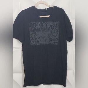 Guess Men's Gray Graphic Tee